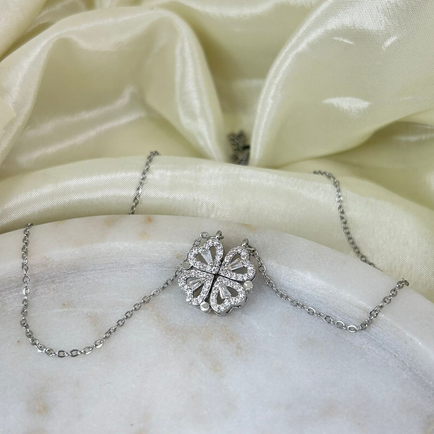 Magnetic Heart Necklace ( Silver)
