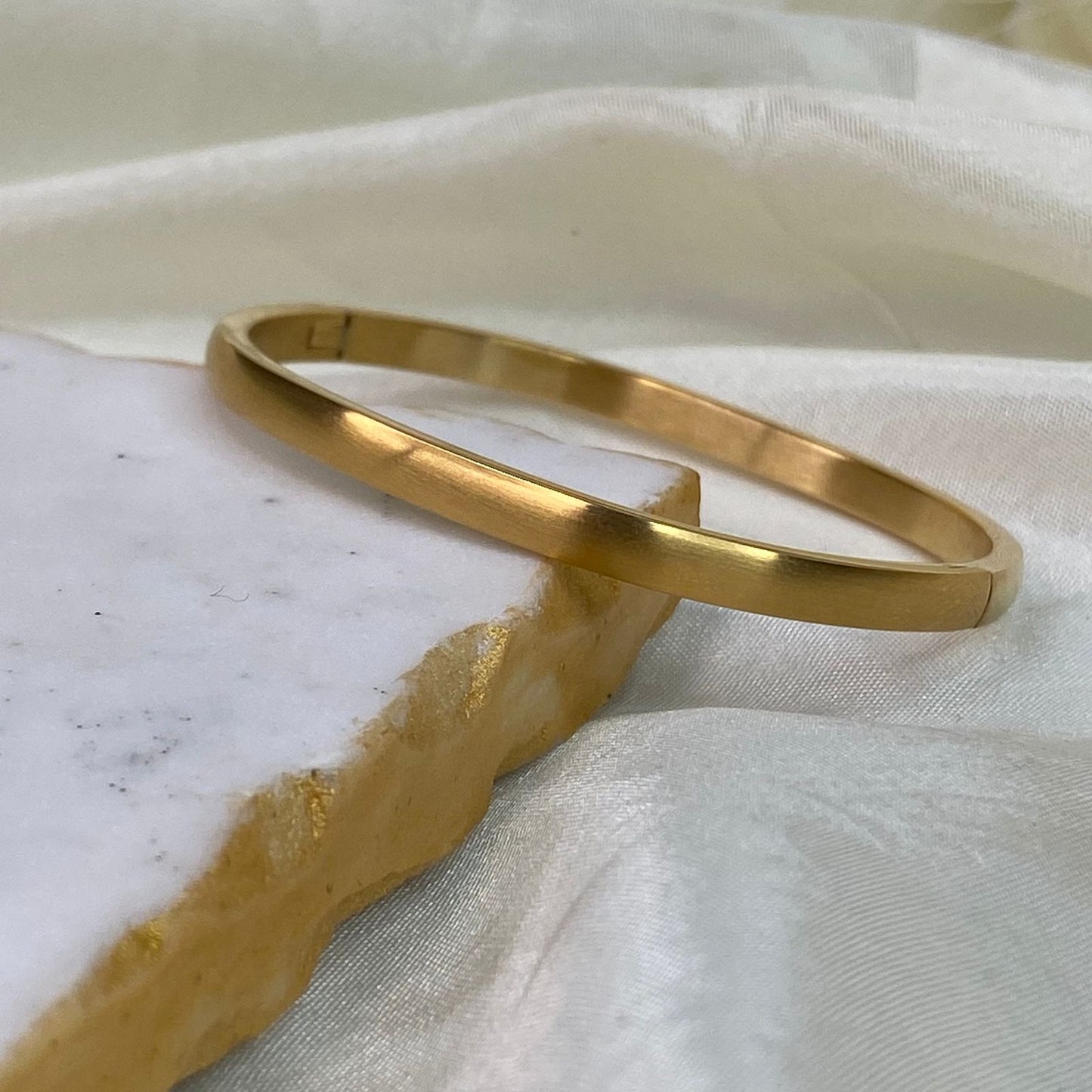 Metallic Classic Bracelet ( Small- 2.2-2.4 size)