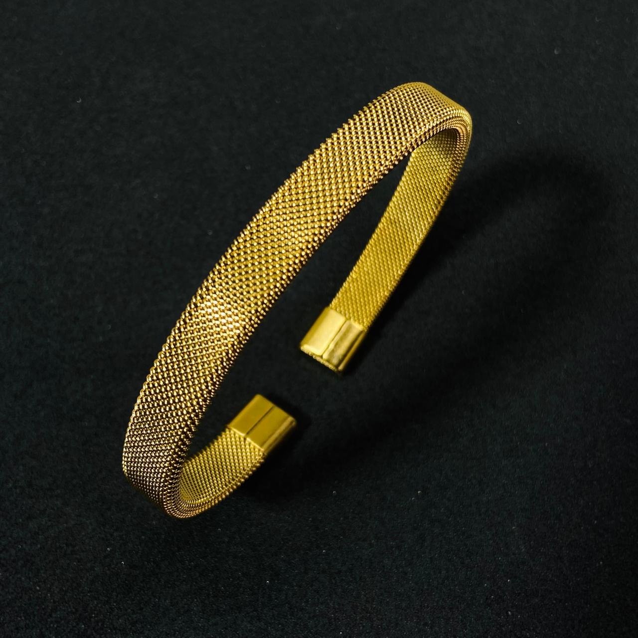 Messh 18K Cuff Bracelet