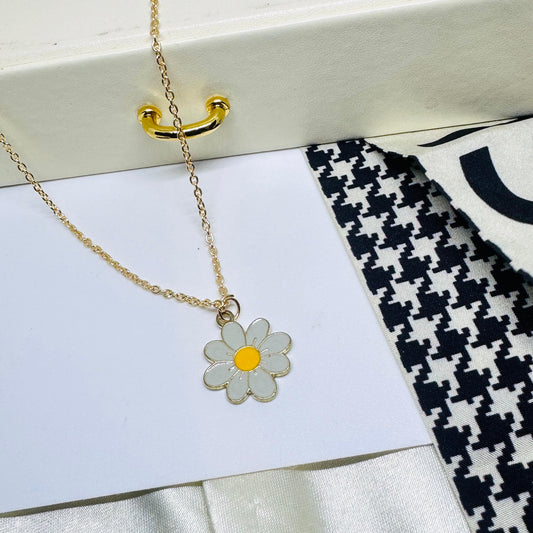 Sky Daisy Necklace