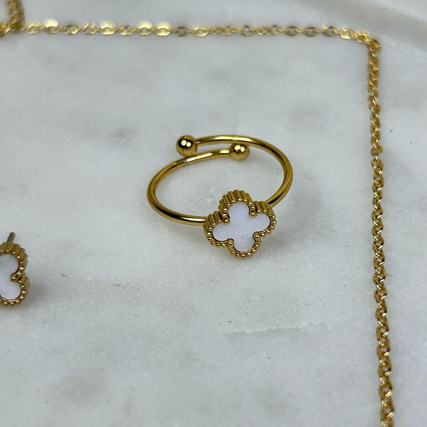 White Clover Jewellery Set