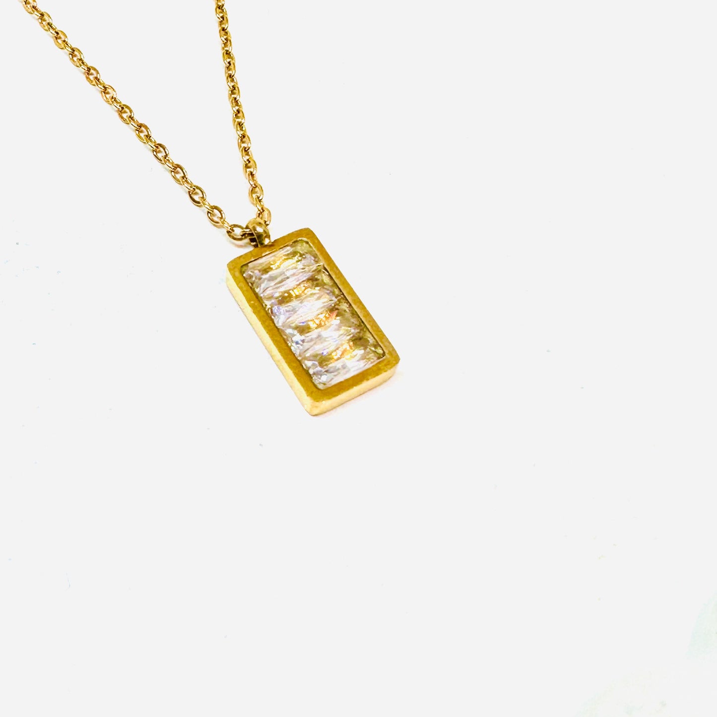 Naila Solitaire Necklace