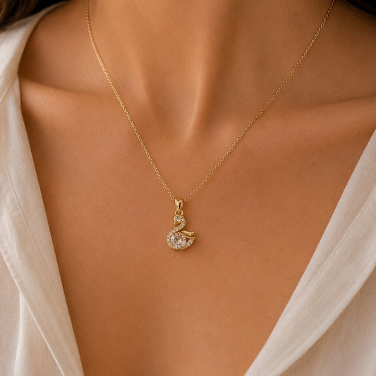 Dainty Swaroski Necklace ( Gold )