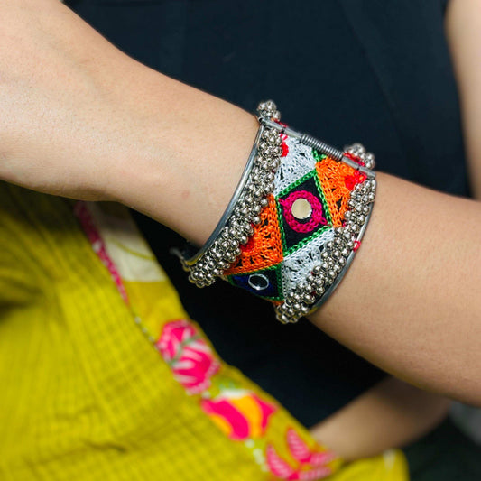 Hetal Openable Oxidise Bracelet