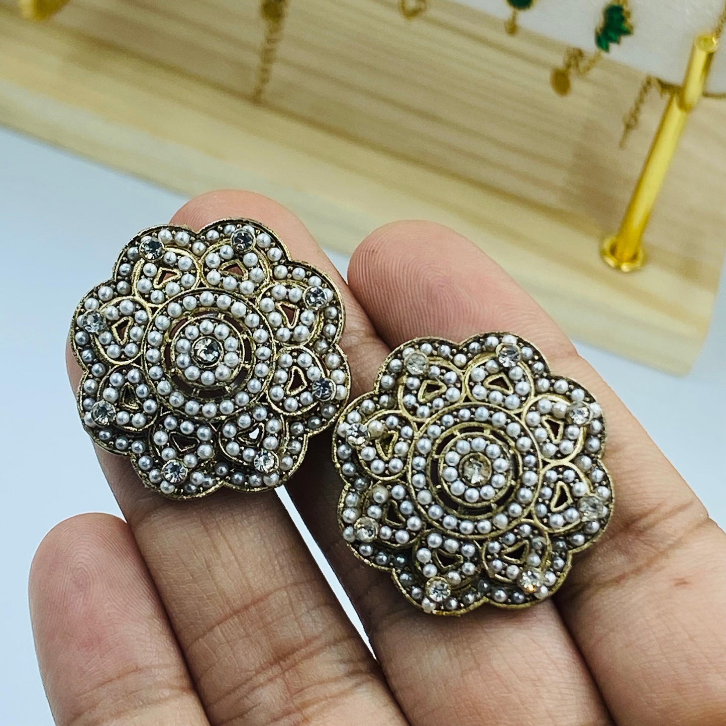 Ivory Gul Studs