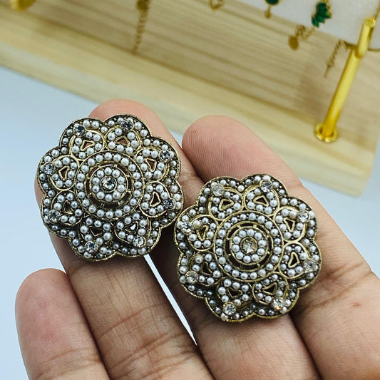 Ivory Gul Studs