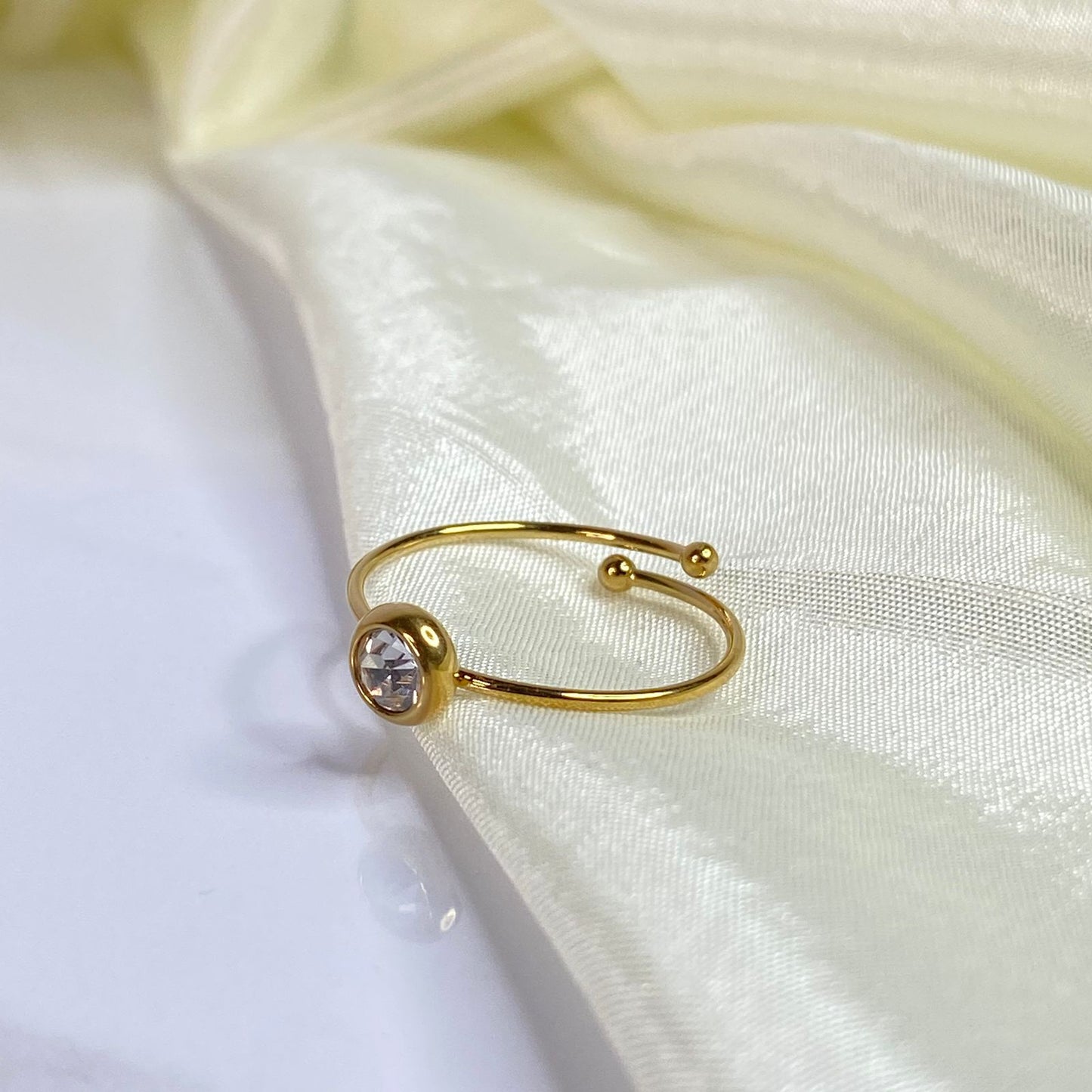 Ellie Solitaire 18K Ring