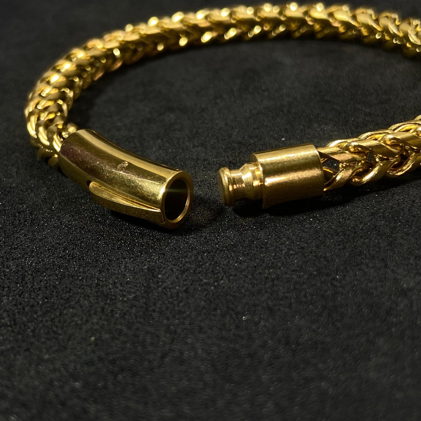 Yomin 18K Gold-Plated Titan Bracelet