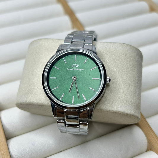 DW 28 mm Round Chain Watch 02