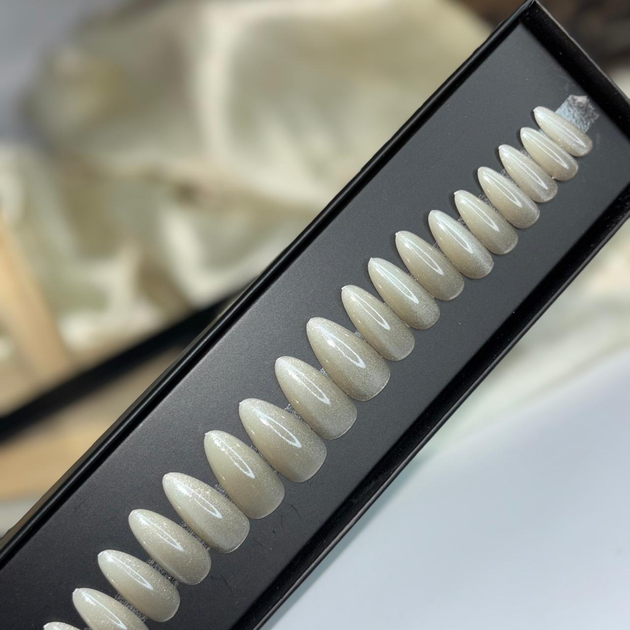 Ombré Cat Eye Nails 04