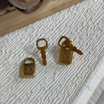 LV Key Lock Detachable  Studs