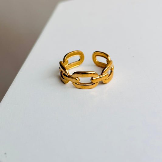 Linked Selena Ring