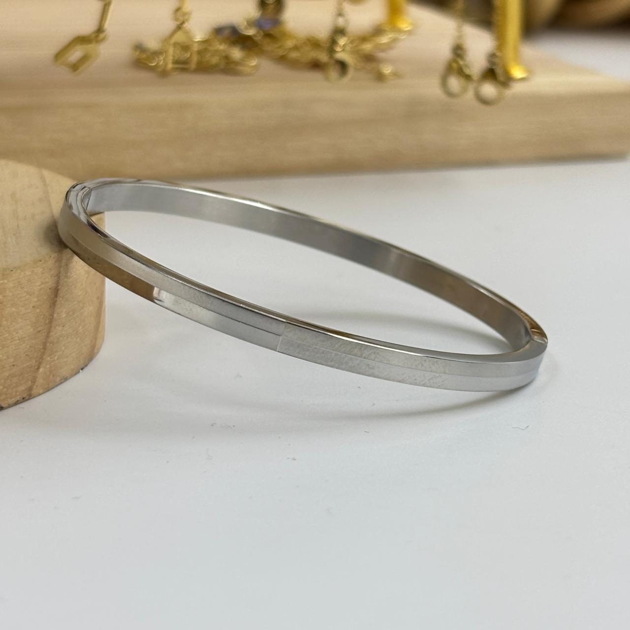 Elara Classic Bracelet
