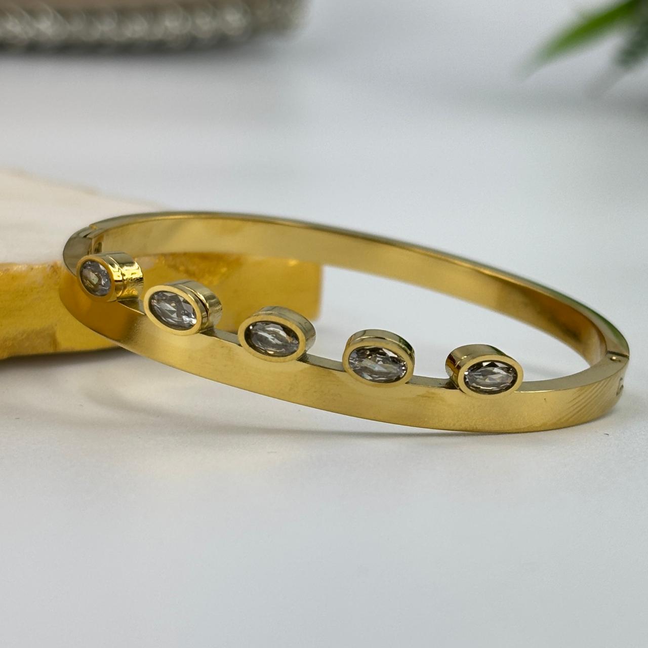 Veronica Bracelet  (Small Size-2.2-2.4)