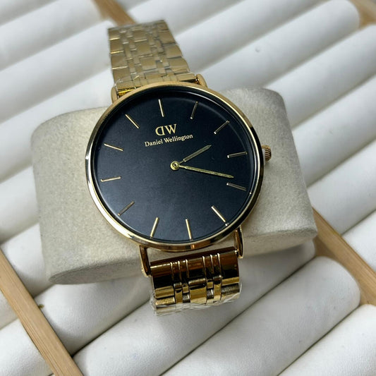 DW 32 mm Round Chain Watch 01