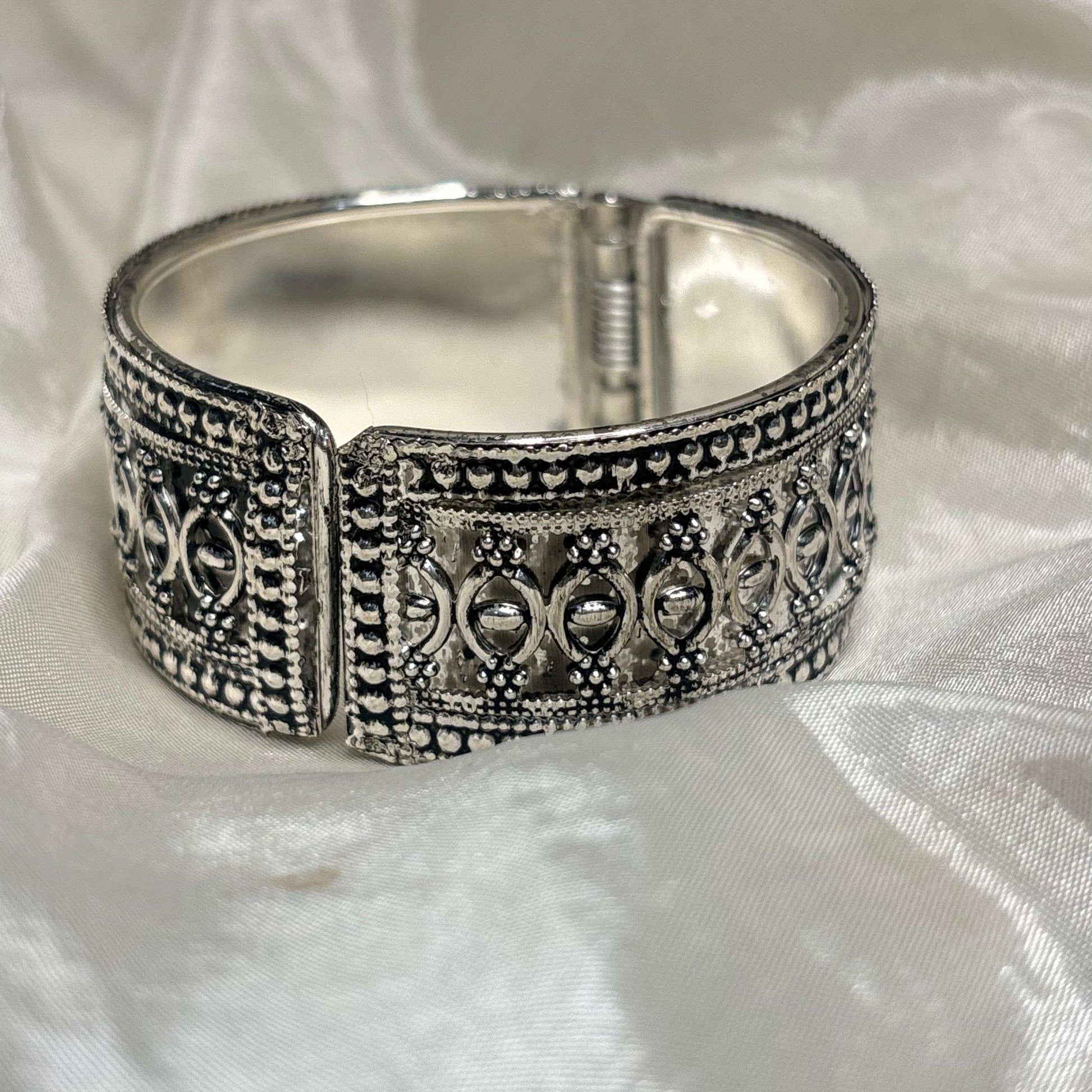 Noka Openable Ethnic Bracelet (Kids Size - 2.2.-2.4)