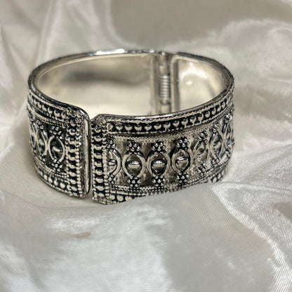 Noka Openable Ethnic Bracelet (Kids Size - 2.2.-2.4)