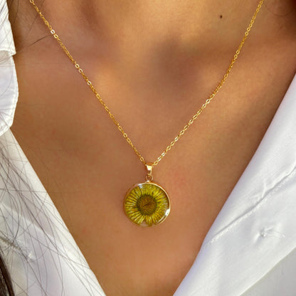 Green Daisy Resin Necklace