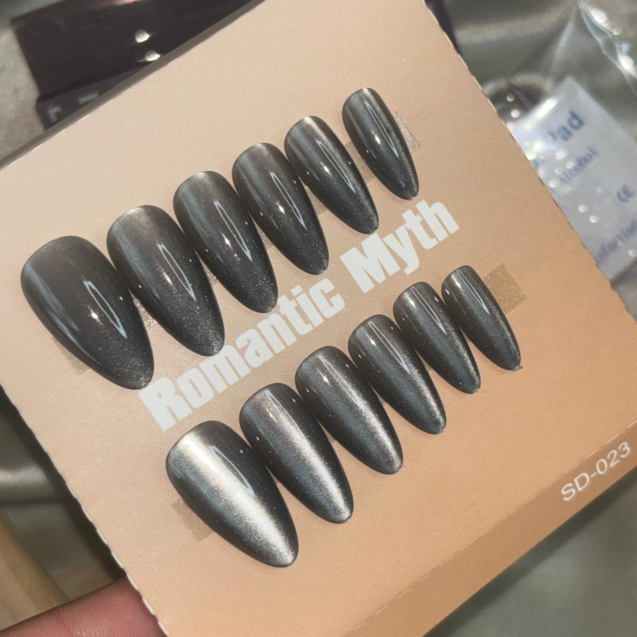Cat Eye Nails 92