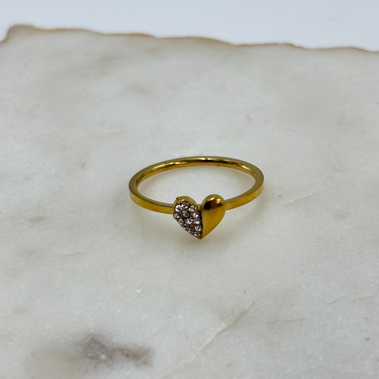 Amora Minimal Ring