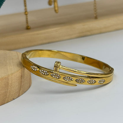 Sculpt Nail Bracelet