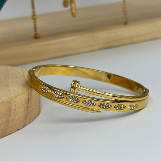 Sculpt Nail Bracelet