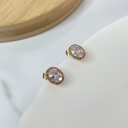 Solitaire Luxe Stud Earring