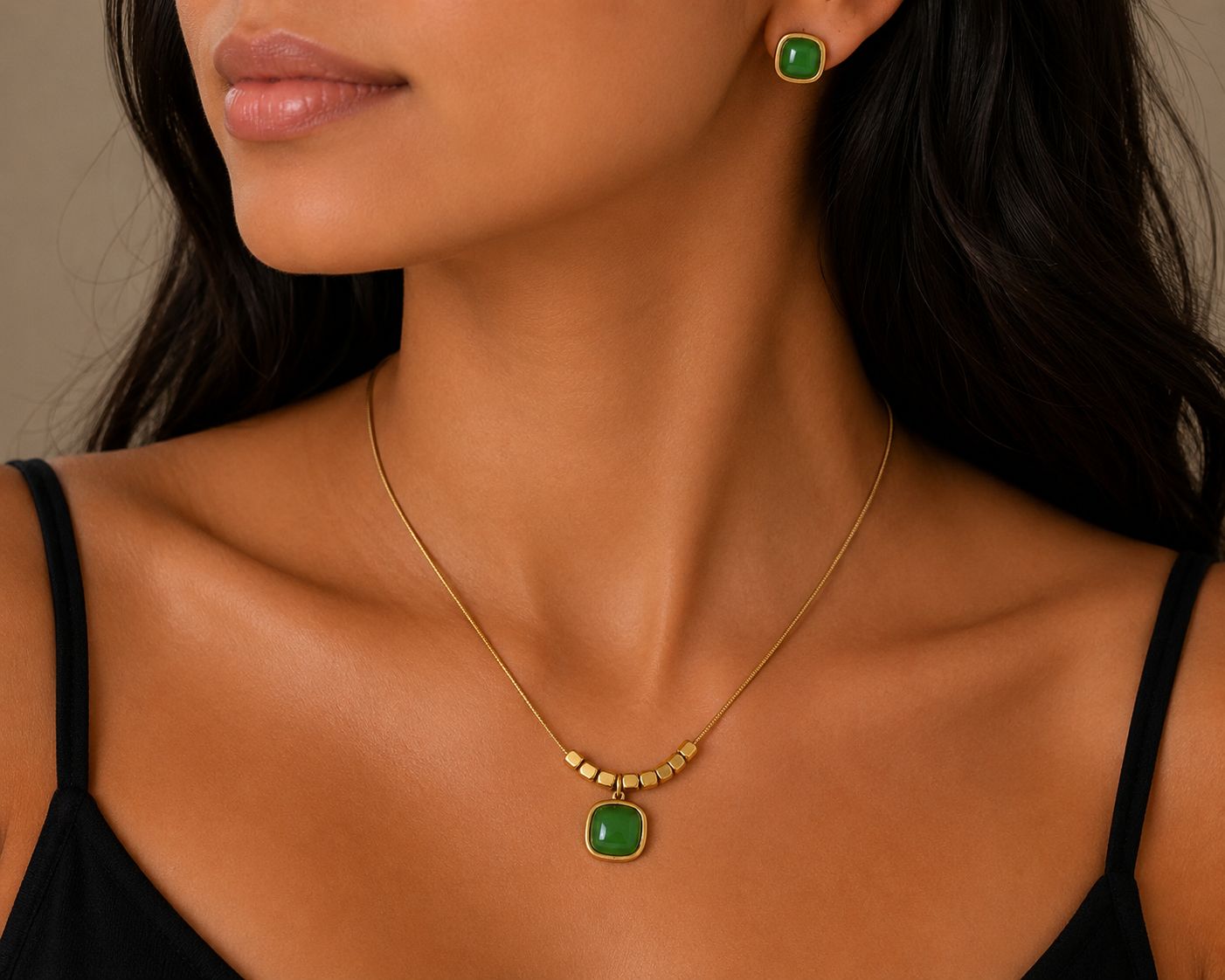 Emerald Elegance Jewellery Set