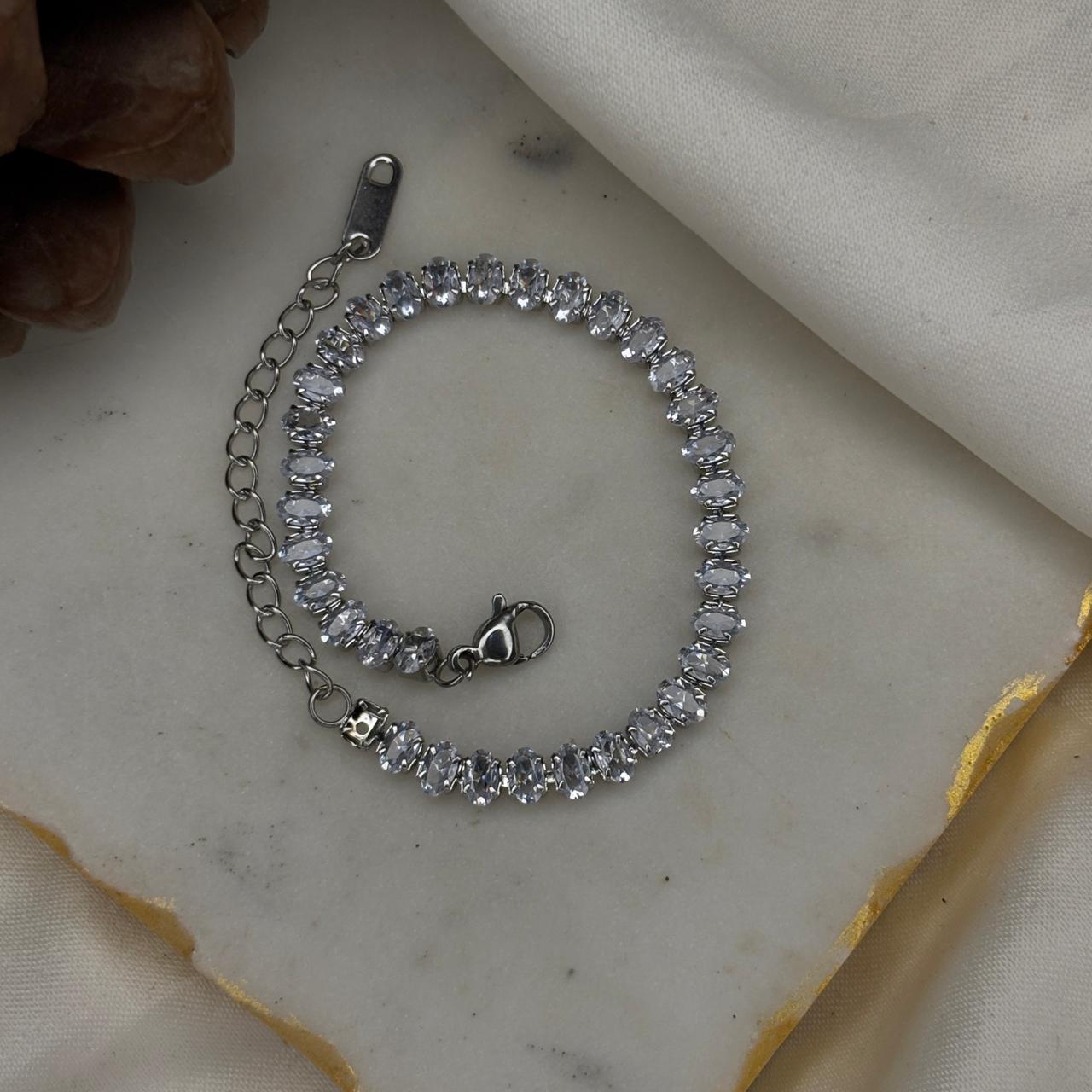 Elara Luxe Silver Chain Bracelet