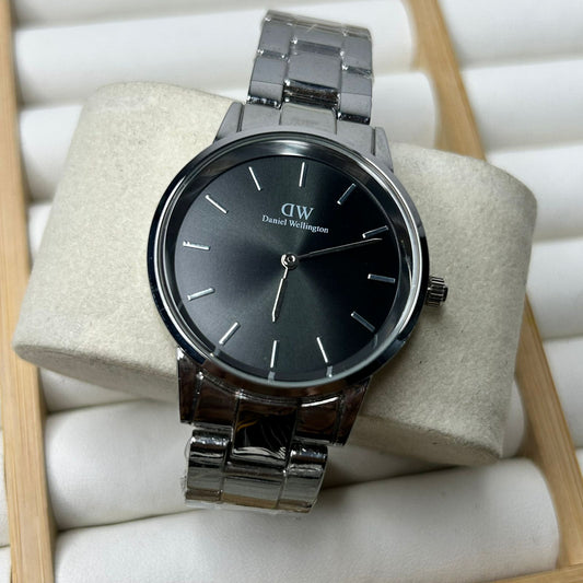 DW 28 mm Round Chain Watch 03
