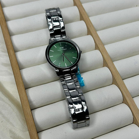 DW 28 mm Round Chain Watch 02