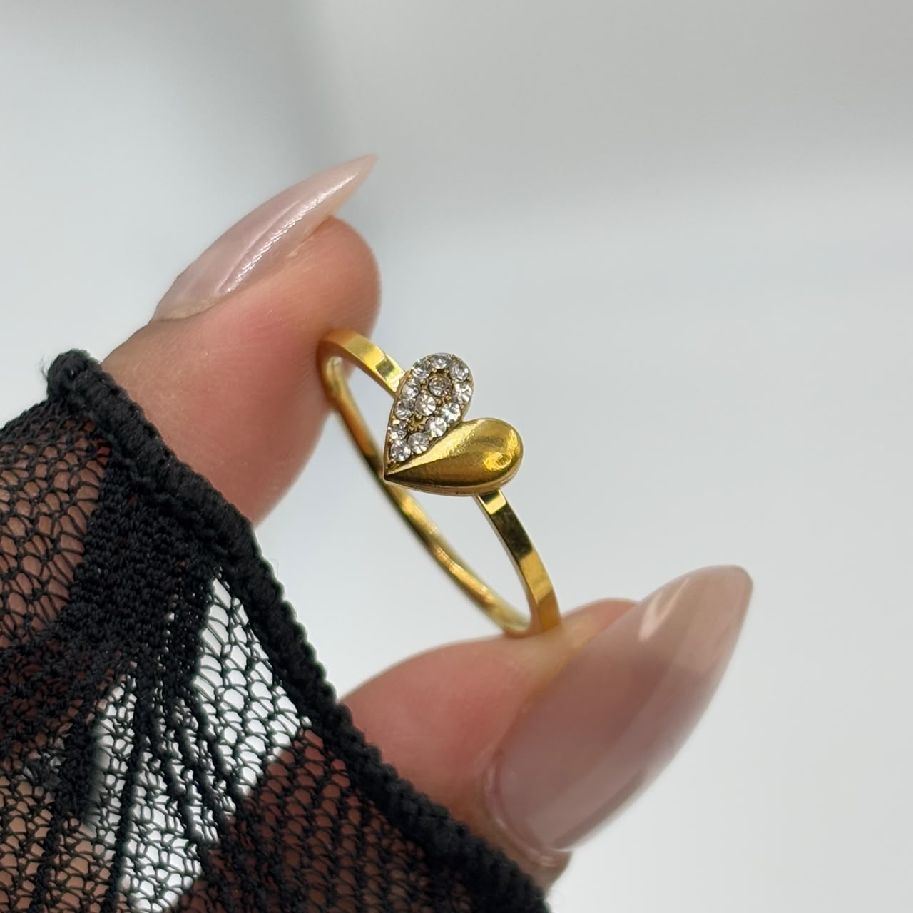 Amora Minimal Ring