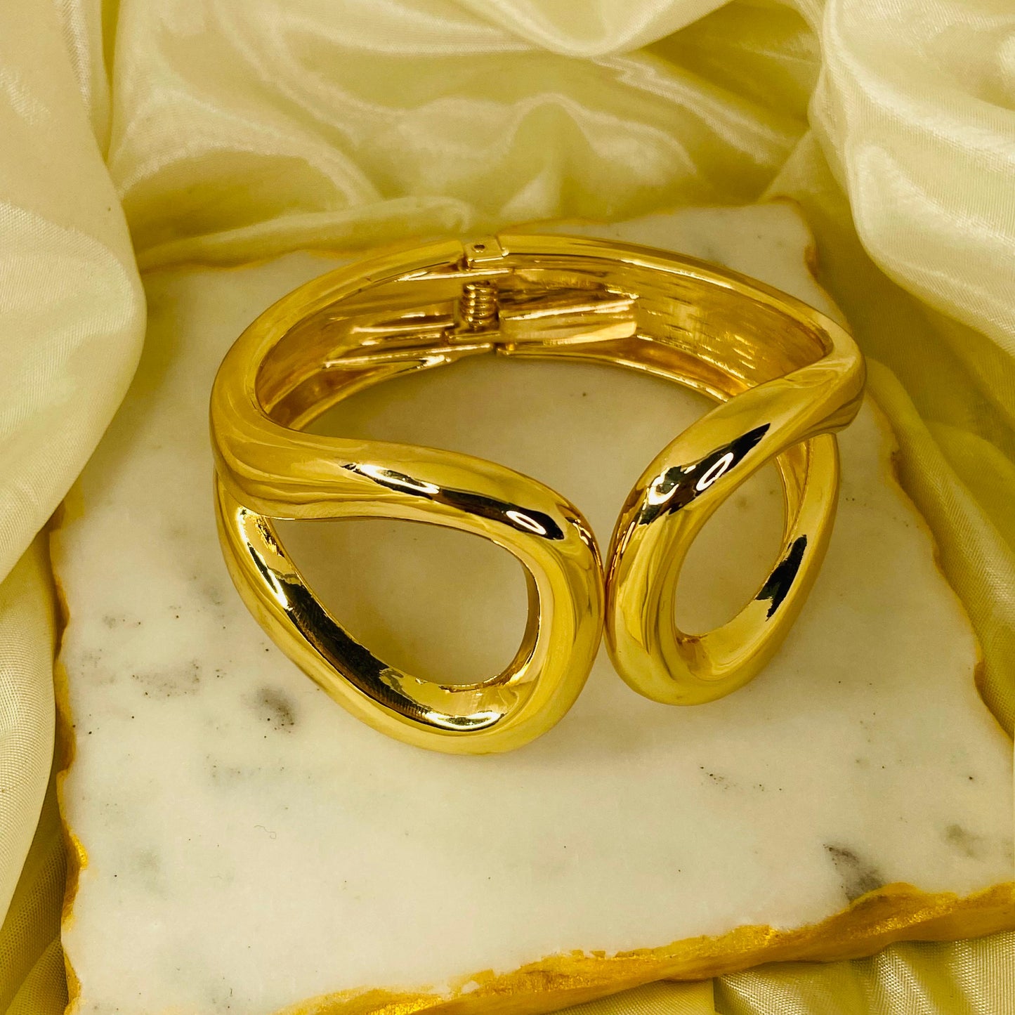 Elmora Chunky Cuff Bracelet