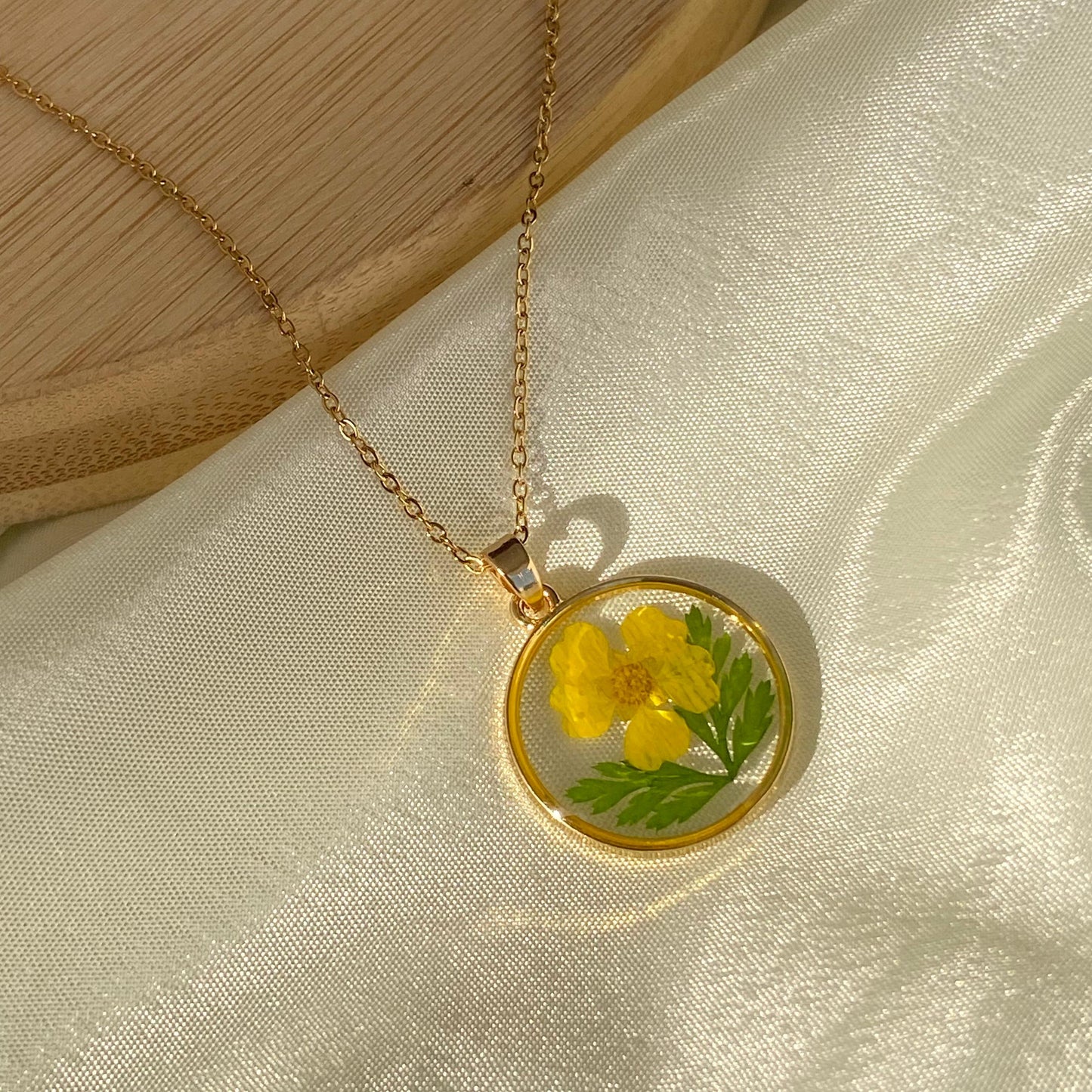 Primrose Resin Necklace