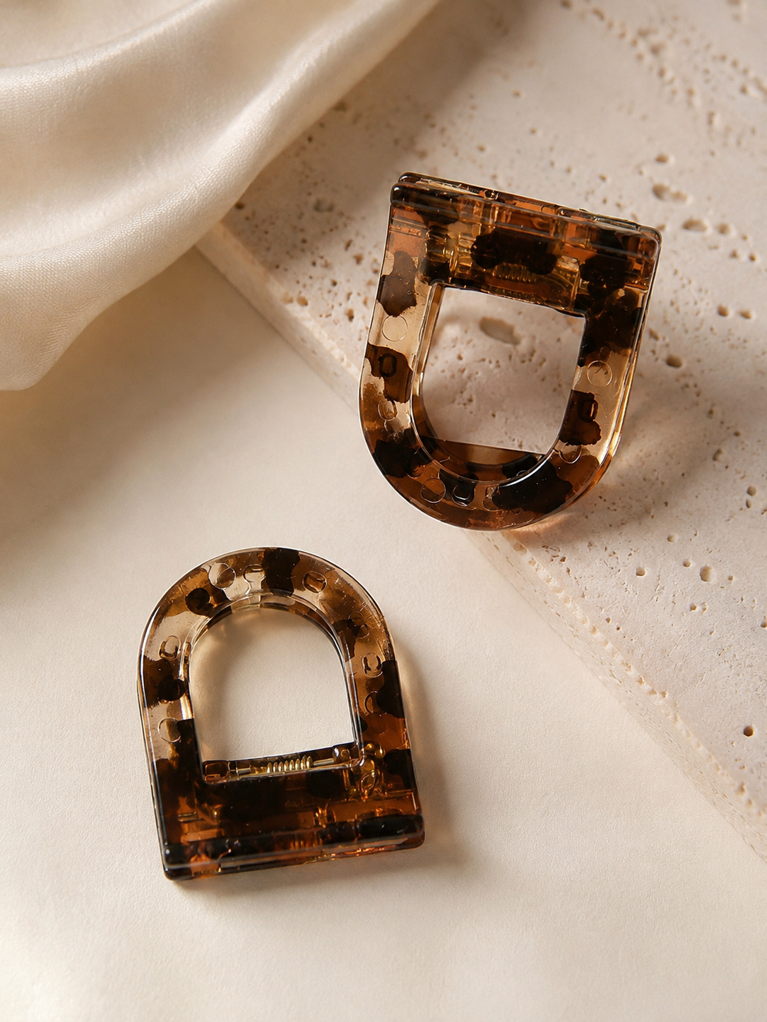 Magnet Anti Poking Hair Claw