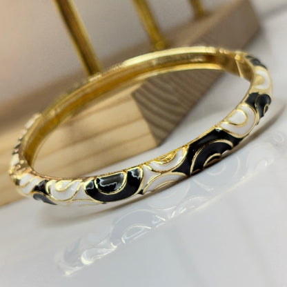 Vintage White Enamel Bangle