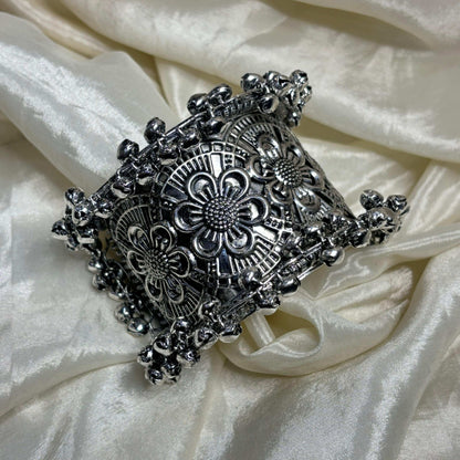 Gul Adjustable Oxidise Bracelets