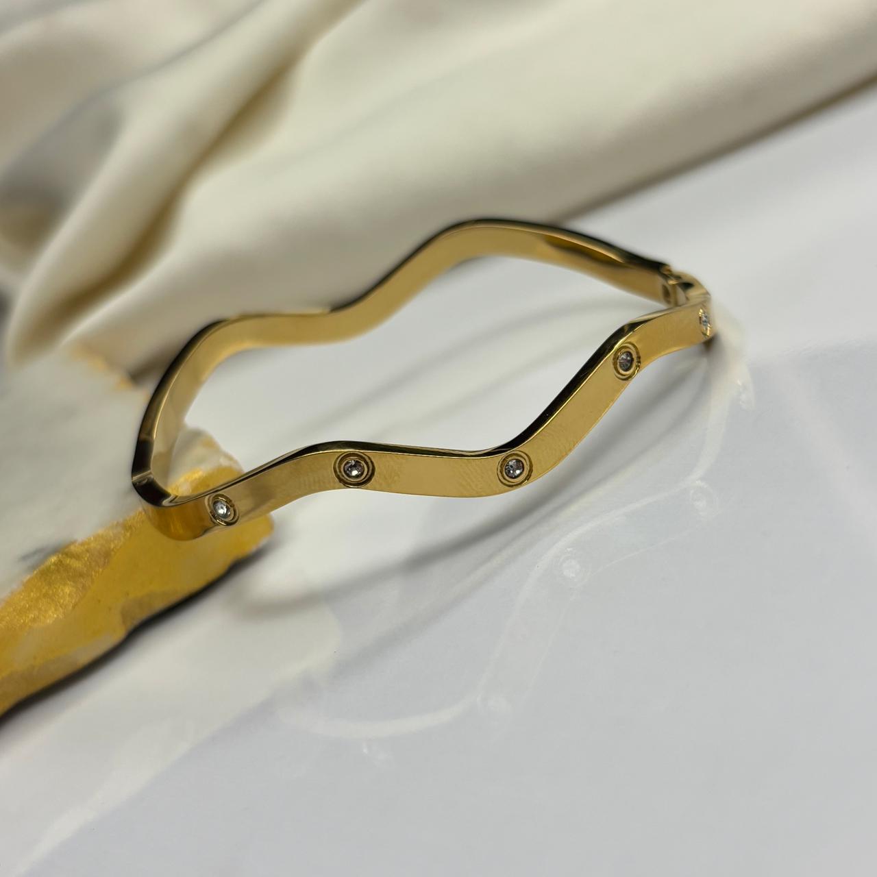 Wavy Love Bracelet