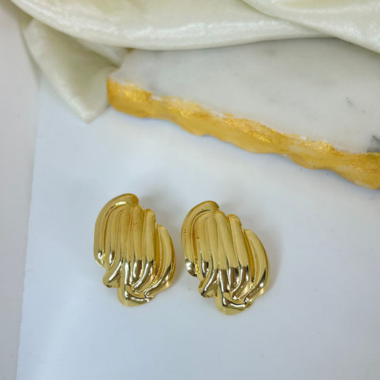 Flowing Curves Earring Stud