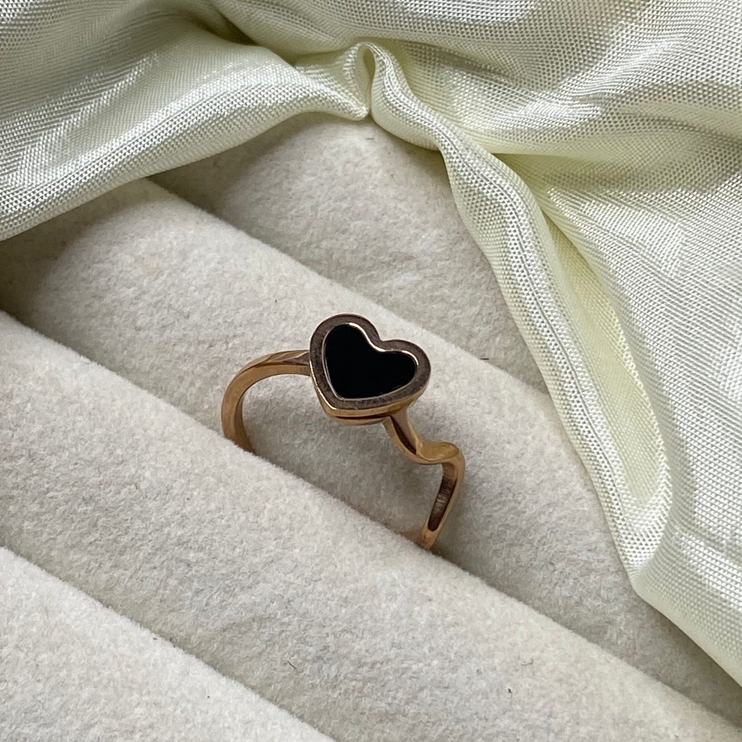 Black Heart Wave Ring