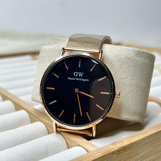DW 32 mm Round Watch 05
