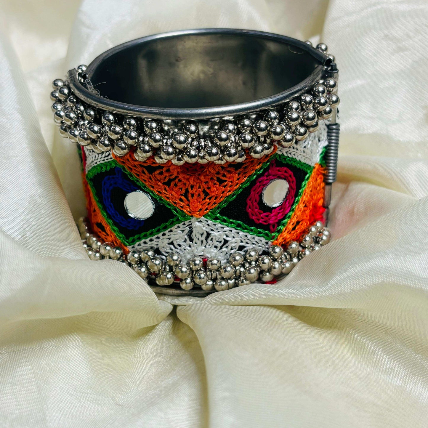 Hetal Openable Oxidise Bracelet