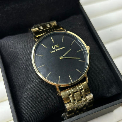 DW 32 mm Round Chain Watch 01
