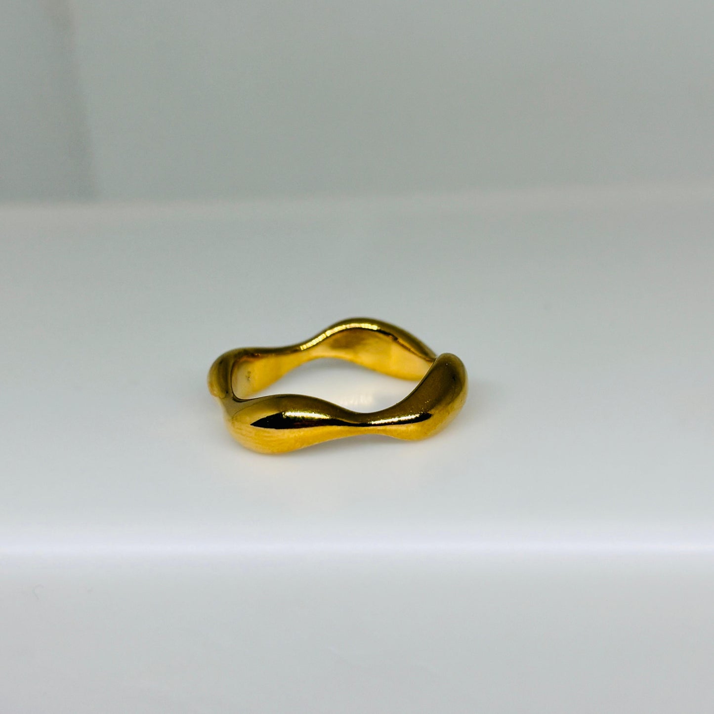 Kristina Wave 18K Ring