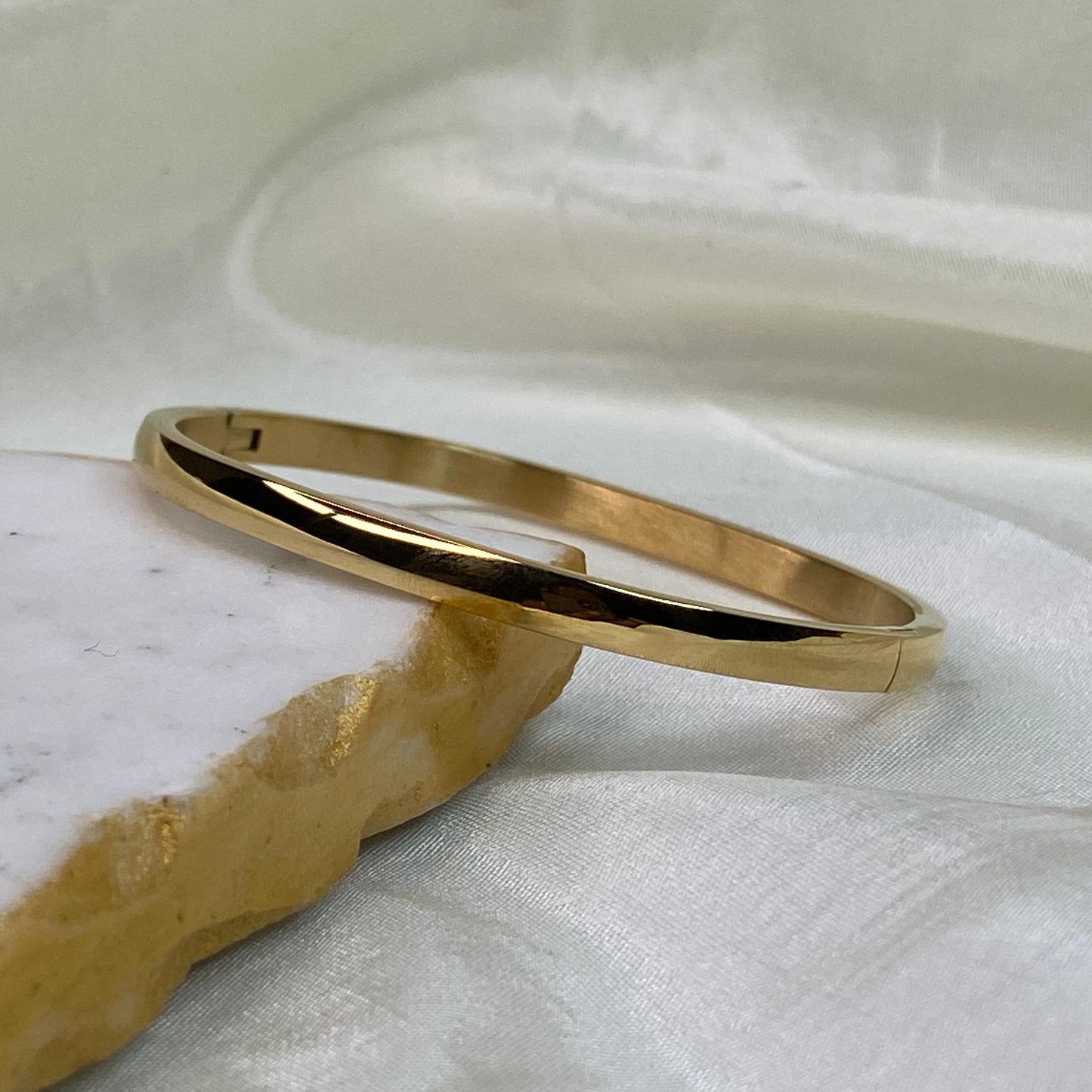 Glossy Classic Bracelet ( Small- 2.2-2.4 size)