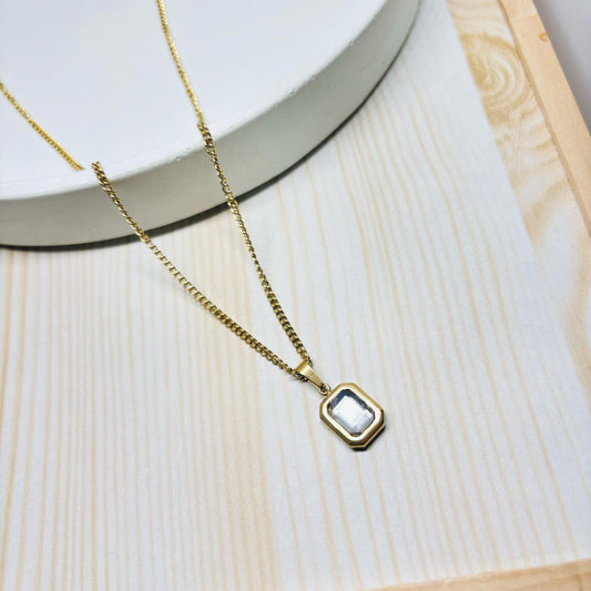 Arvana Solitaire Necklace