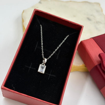 Dainty Octo Necklace ( Silver)