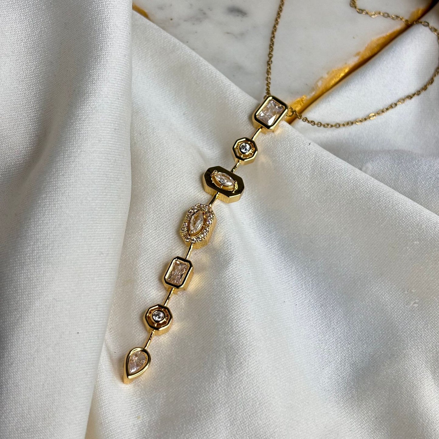 Bejewelled Necklace 01 (Gold - White)