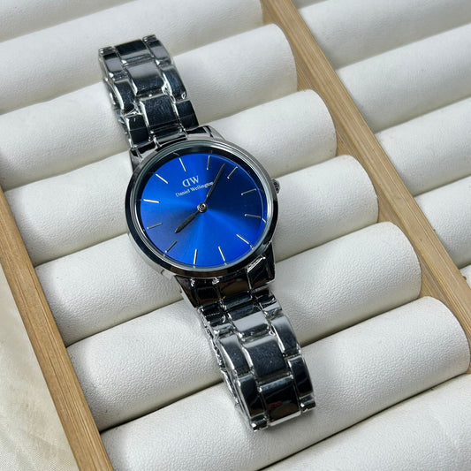 DW 28 mm Round Chain Watch 011