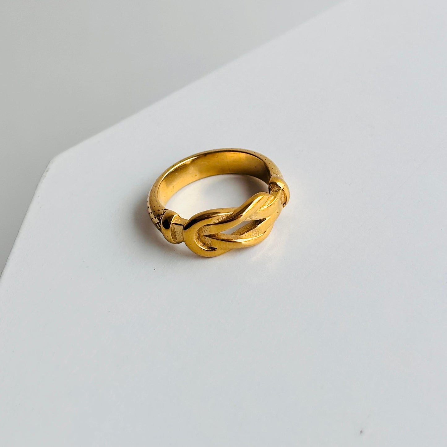 Belt Twisted 18K Ring